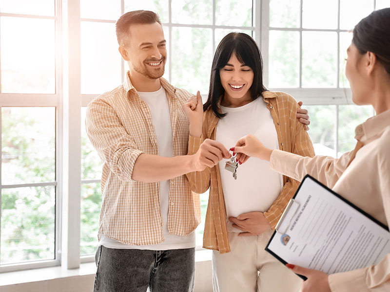 Leistungen für Vermieter/innen Schlüsselübergabe an neue Mieterinnen